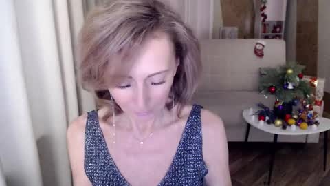 Snapshot of veronicagilbert chatting on 12.28.24 Helen online show from 12.28.24