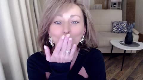 Snapshot of veronicagilbert chatting on 01.17.25 Helen online show from 01.17.25