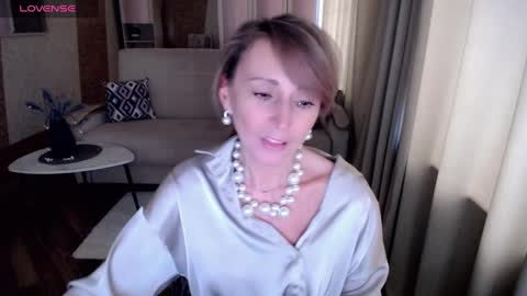 Snapshot of veronicagilbert chatting on 02.03.25 Helen online show from 02.03.25