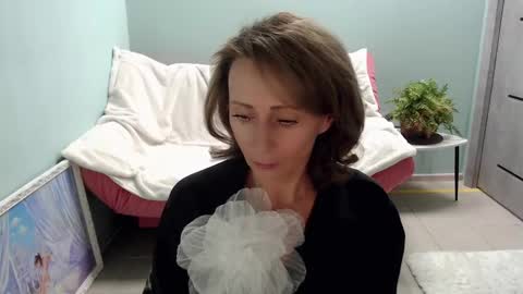 Snapshot of veronicagilbert chatting on 03.10.25 Helen online show from 03.10.25