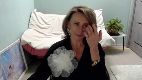 Snapshot of veronicagilbert chatting on 03.10.25 Helen online show from 03.10.25