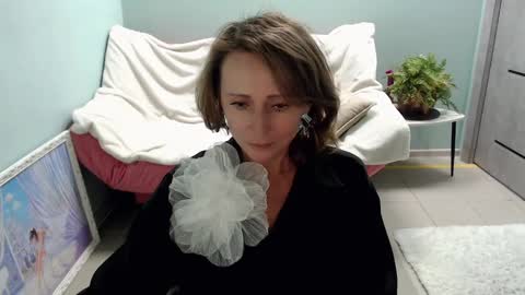 Snapshot of veronicagilbert chatting on 03.10.25 Helen online show from 03.10.25