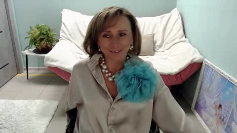 Snapshot of veronicagilbert chatting on 03.11.25 Helen online show from 03.11.25