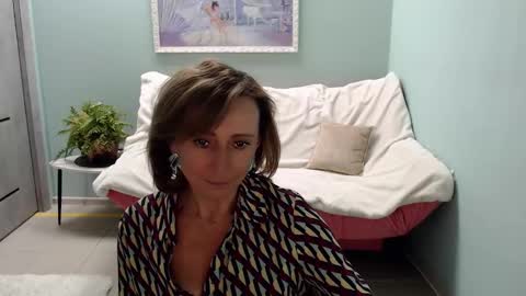 Snapshot of veronicagilbert chatting on 03.11.25 Helen online show from 03.11.25