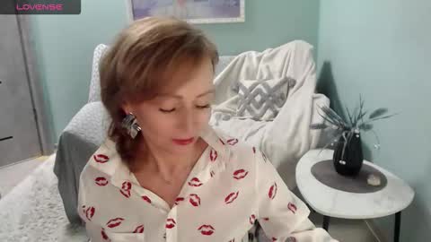 Snapshot of veronicagilbert chatting on 09.20.25 Helen online show from 09.20.25