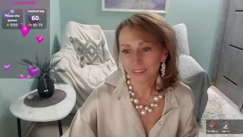Snapshot of veronicagilbert chatting on 09.29.25 Helen online show from 09.29.25