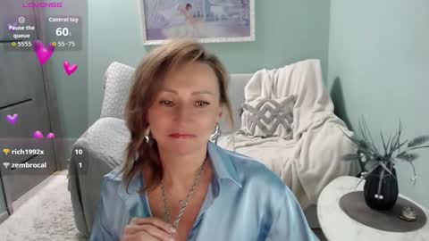 Snapshot of veronicagilbert chatting on 10.18.25 Helen online show from 10.18.25