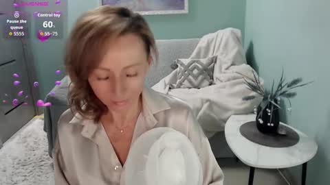 Snapshot of veronicagilbert chatting on 10.20.25 Helen online show from 10.20.25
