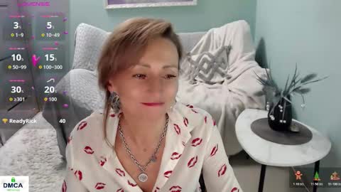 Snapshot of veronicagilbert chatting on 10.22.25 Helen online show from 10.22.25