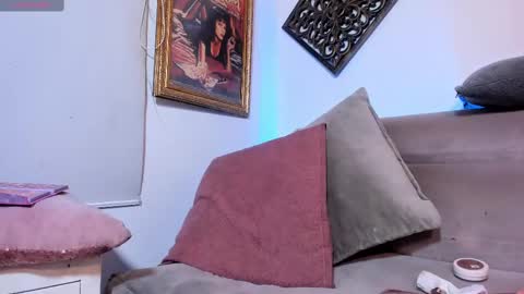 Veronica Gills online show from 03.04.25