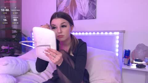 Vivi online show from 10.13.25