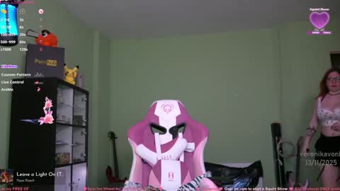 Snapshot of veronikavonk chatting on 11.13.25 Veronika von Kleist online show from 11.13.25