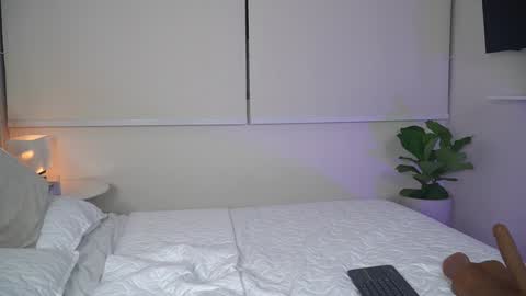  V A L  help me reach 100likes online show from 01.24.25