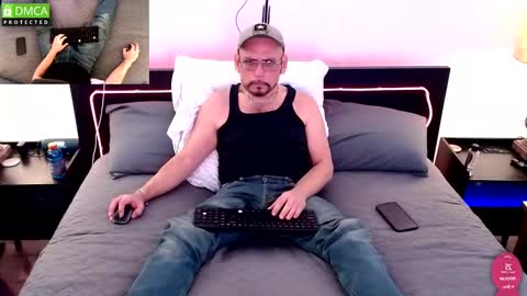 Snapshot of verspig7 chatting on 03.04.25 VersPig7 online show from 03.04.25