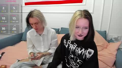 Snapshot of veryraretwins chatting on 05.11.26 veryraretwins online show from 05.11.26