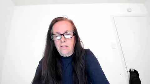 Snapshot of verysassypeachgoddess chatting on 05.17.26 verysassypeachgoddess online show from 05.17.26