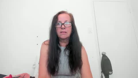 Snapshot of verysassypeachgoddess chatting on 05.26.26 verysassypeachgoddess online show from 05.26.26