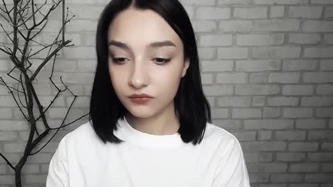 Snapshot of veryveryshygirl chatting on 02.08.25 Ana online show from 02.08.25