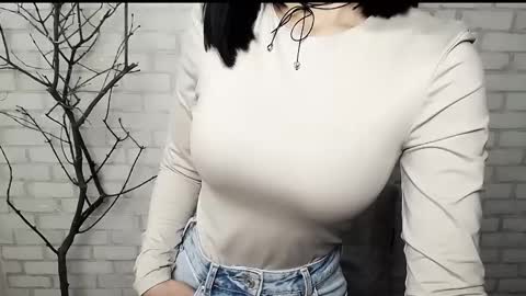 Snapshot of veryveryshygirl chatting on 02.11.25 Ana online show from 02.11.25