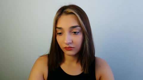 Snapshot of veryveryshygirl chatting on 11.04.25 Ana online show from 11.04.25