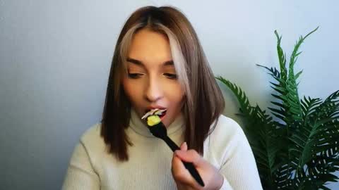 Snapshot of veryveryshygirl chatting on 01.15.26 Ana online show from 01.15.26