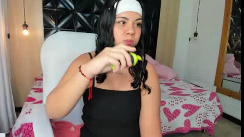 Snapshot of veyra_sereny chatting on 06.12.26 Vanesaa online show from 06.12.26
