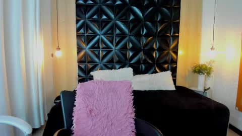 Snapshot of veyra_sereny chatting on 07.15.26 Vanesaa online show from 07.15.26