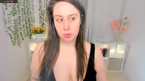 Snapshot of via_lattea_ chatting on 05.29.26 Camilla online show from 05.29.26