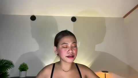 Snapshot of via_olala chatting on 11.05.25 via_olala online show from 11.05.25