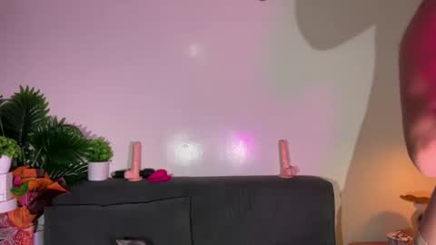 Snapshot of via_olala chatting on 11.19.25 via_olala online show from 11.19.25