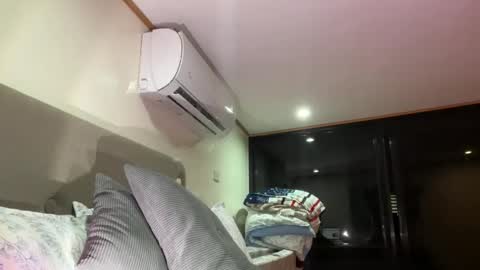 Snapshot of via_olala chatting on 12.14.25 via_olala online show from 12.14.25