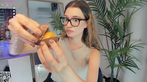 Snapshot of vibes_of_joy chatting on 02.10.25 Mikky online show from 02.10.25