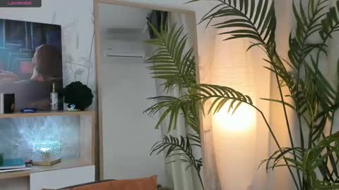 Snapshot of vibes_of_joy chatting on 03.06.25 Mikky online show from 03.06.25