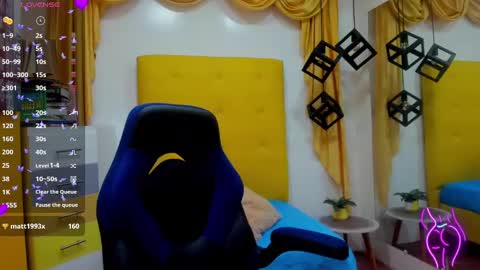 Snapshot of vic_nahomy chatting on 02.11.25 nahomy online show from 02.11.25