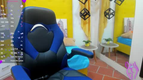 Snapshot of vic_nahomy chatting on 02.13.25 nahomy online show from 02.13.25