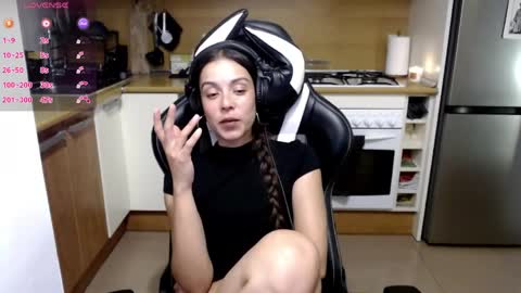 Snapshot of vicahsade chatting on 04.17.26 Victoria S. Im still alive if you want a custom write me via tip note. For now this is the way online show from 04.17.26