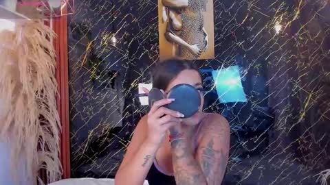 Snapshot of vichy_evans chatting on 02.12.26 Vichy Everyday From 1400 to 2130 Col Time online show from 02.12.26
