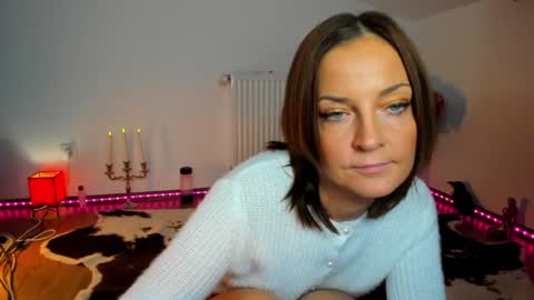 ViciousQueenu can call me Laura online show from 11.26.25