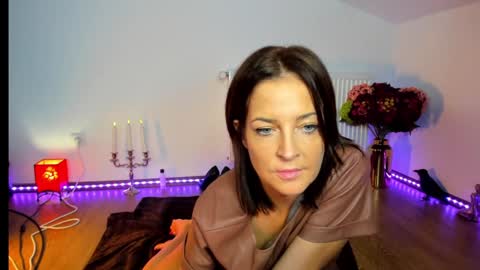 ViciousQueenu can call me Laura online show from 11.29.25