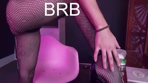 Snapshot of vicky_hot_x chatting on 12.29.24        online show from 12.29.24