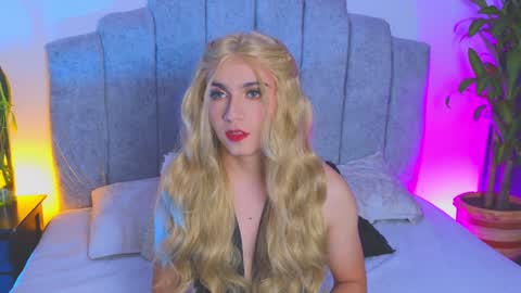 Snapshot of vicky_hot_x chatting on 01.03.25        online show from 01.03.25