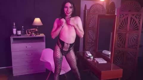 Snapshot of vicky_hot_x chatting on 02.15.25        online show from 02.15.25