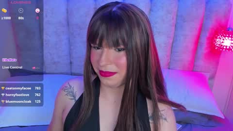 Snapshot of vicky_hot_x chatting on 10.19.25        online show from 10.19.25