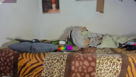 vicky manuela online show from 01.11.25