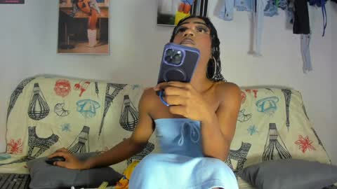 vicky manuela online show from 02.08.25