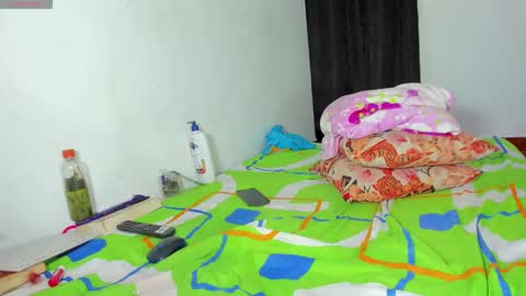 vicky manuela online show from 10.22.25