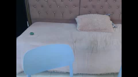 Snapshot of vicky_wel chatting on 06.13.26 Victoria y Danniela online show from 06.13.26