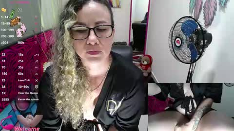 Snapshot of vickysexyx chatting on 04.19.26 Valentina online show from 04.19.26