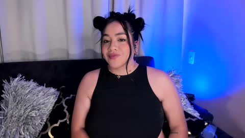 Snapshot of vicserna chatting on 03.08.25 Victoria Serna  online show from 03.08.25