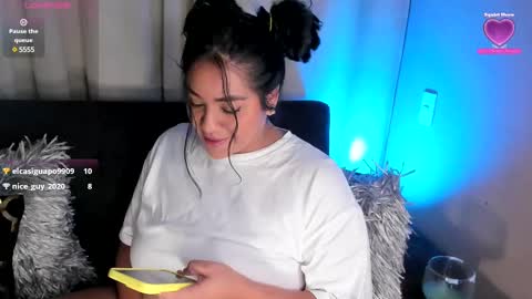 Snapshot of vicserna chatting on 03.12.25 Victoria Serna  online show from 03.12.25